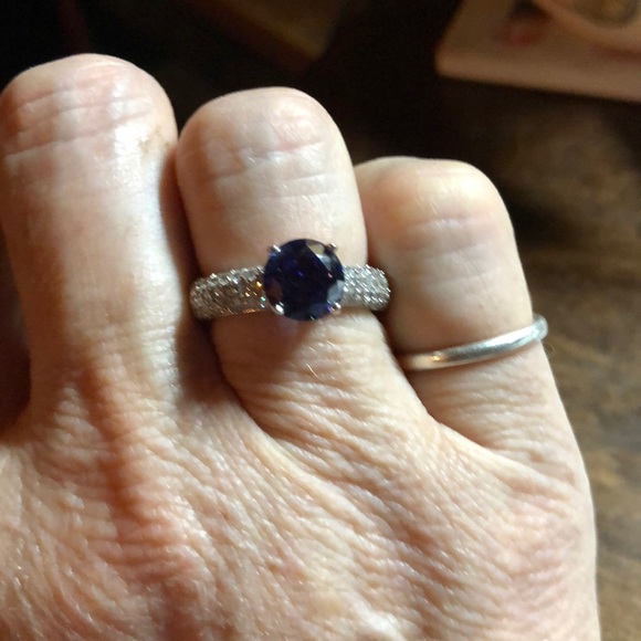Beautiful White and Blue Sapphire Ring - Picture 1 of 3